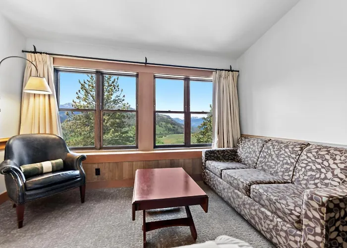 Sun Mountain Lodge